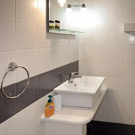 Thetis Iii, The House Διαμέρισμα Βιβάρι