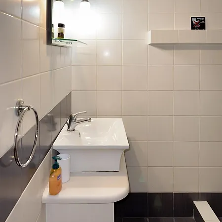 Thetis Iii, The House Βιβάρι